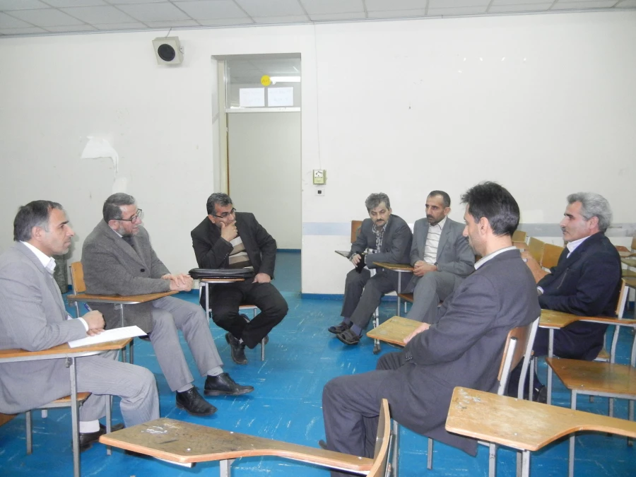 جلسه مدیران گروههای آموزشی  با اعضاء
