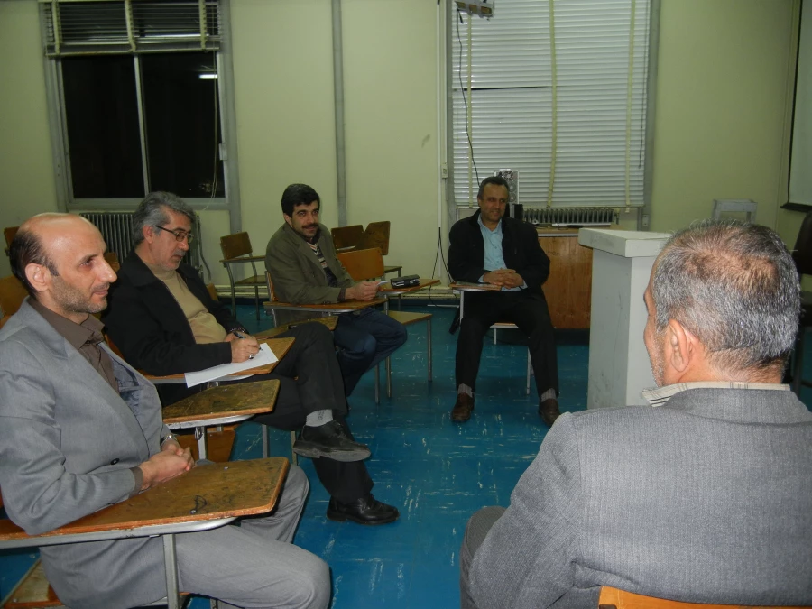 جلسه مدیران گروههای آموزشی  با اعضاء