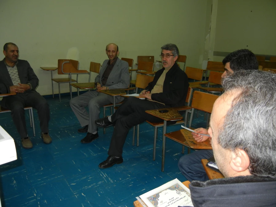 جلسه مدیران گروههای آموزشی  با اعضاء