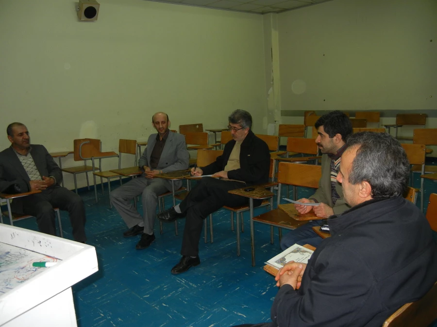 جلسه مدیران گروههای آموزشی  با اعضاء