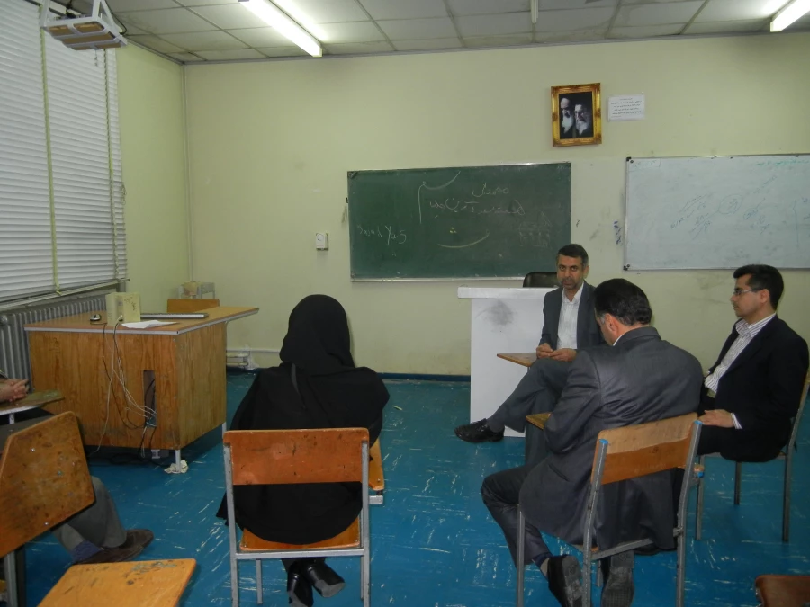 جلسه مدیران گروههای آموزشی  با اعضاء