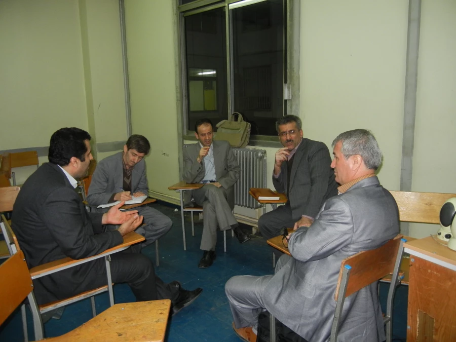 جلسه مدیران گروههای آموزشی  با اعضاء