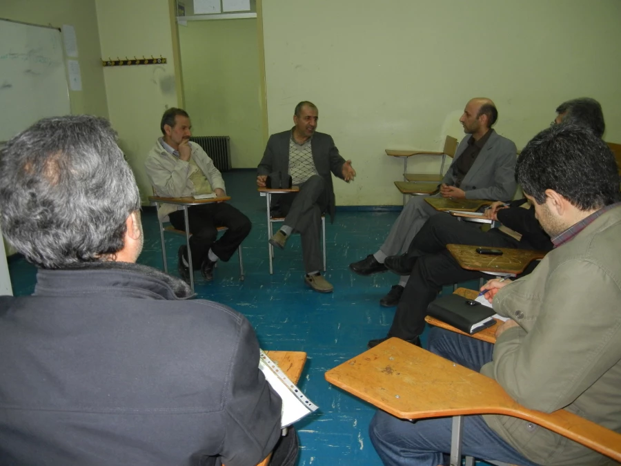 جلسه مدیران گروههای آموزشی  با اعضاء