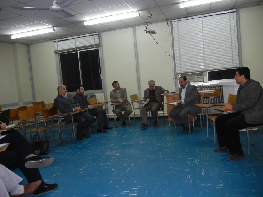 جلسه مدیران گروههای آموزشی  با اعضاء