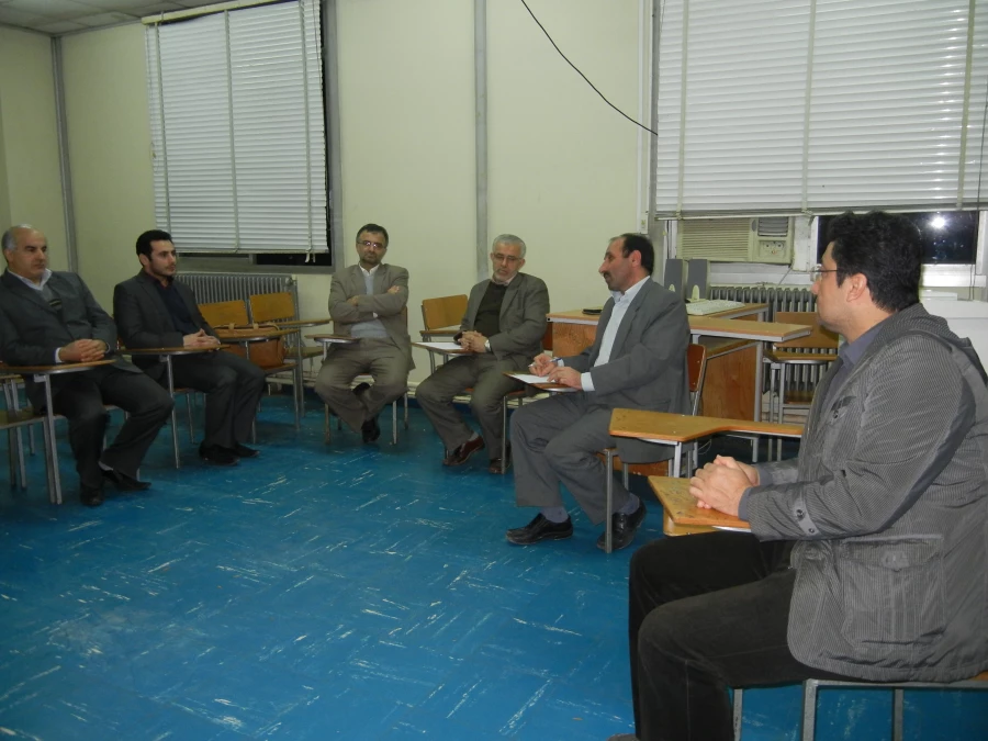 جلسه مدیران گروههای آموزشی  با اعضاء