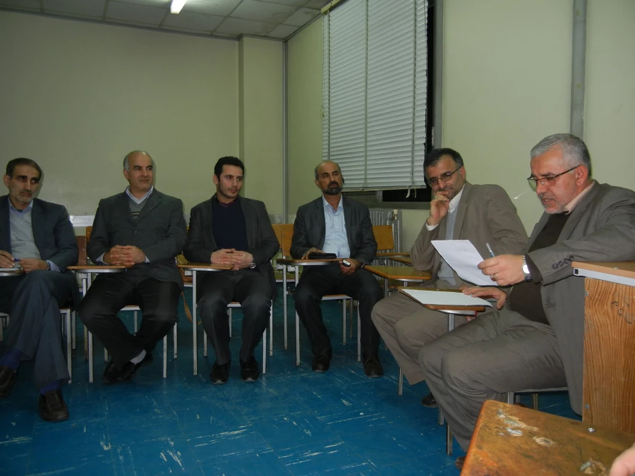 جلسه مدیران گروههای آموزشی  با اعضاء