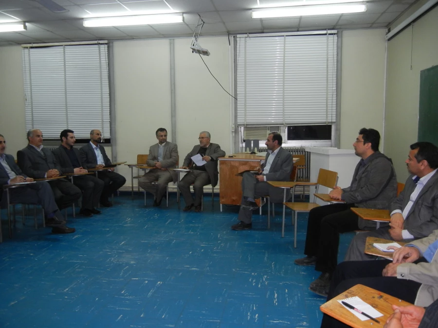 جلسه مدیران گروههای آموزشی  با اعضاء