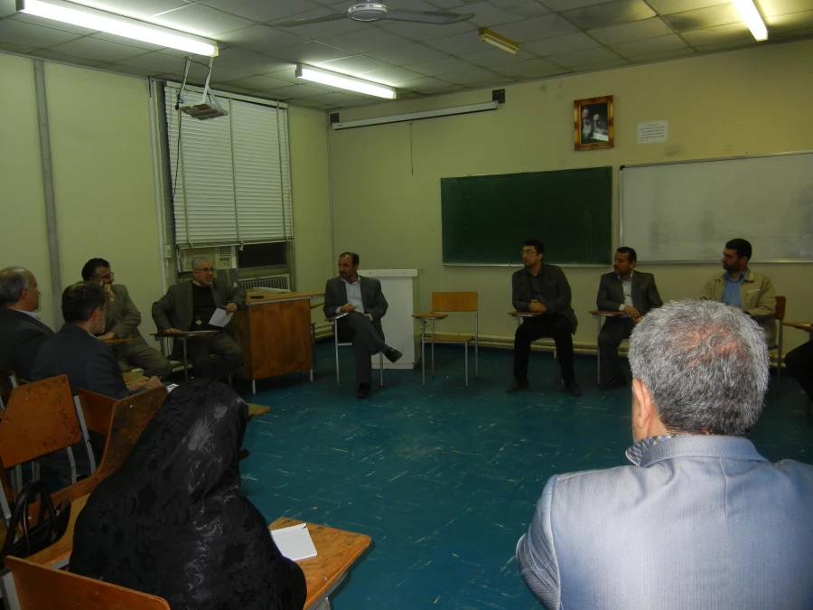 جلسه مدیران گروههای آموزشی  با اعضاء