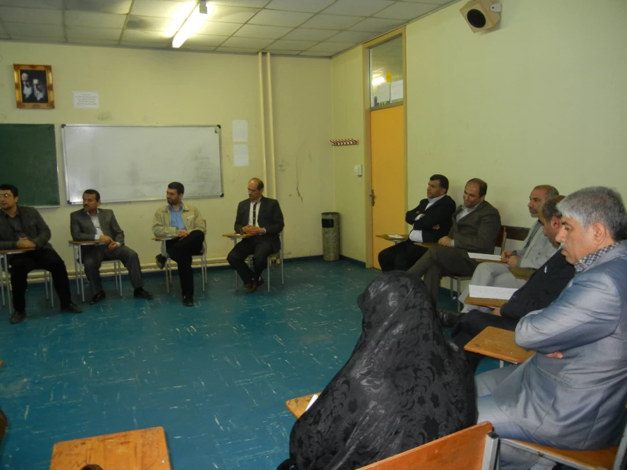 جلسه مدیران گروههای آموزشی  با اعضاء