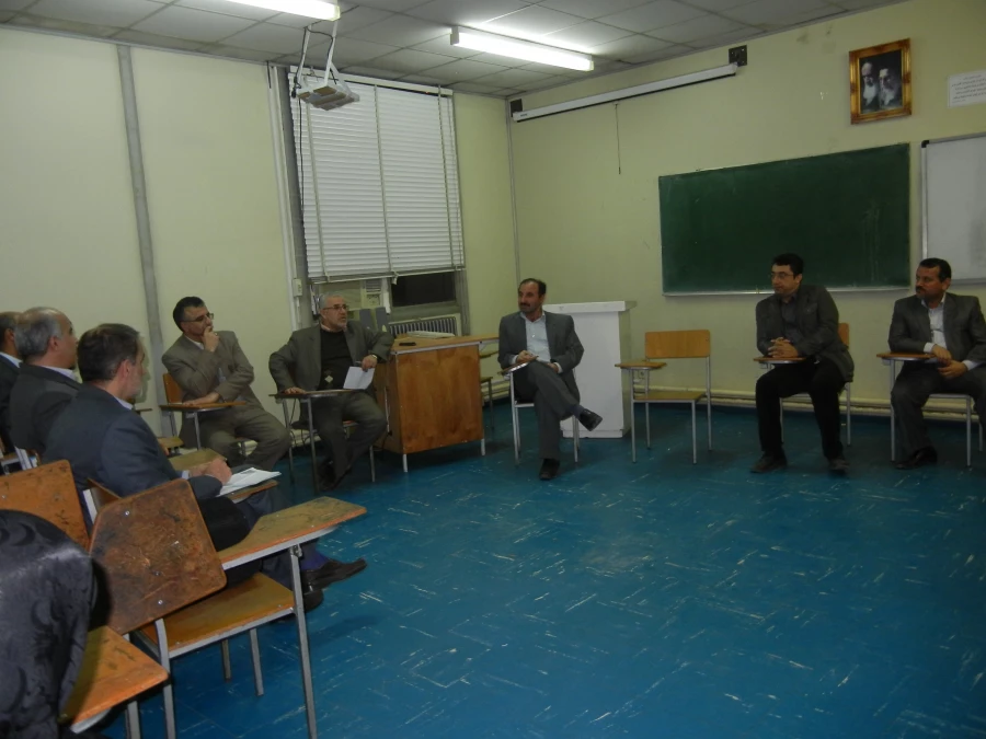 جلسه مدیران گروههای آموزشی  با اعضاء