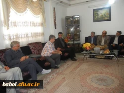 حضور معاون توسعه مدیریت و منابع دانشگاه فرهنگیان  و همکاران در دیدار با خانواده ی محترم همکار ایثارگر و جانباز آقای ابراهیم خیراله زاده