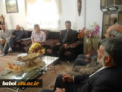 حضور معاون توسعه مدیریت و منابع دانشگاه فرهنگیان  و همکاران در دیدار با خانواده ی محترم همکار ایثارگر و جانباز آقای ابراهیم خیراله زاده