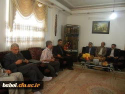 حضور معاون توسعه مدیریت و منابع دانشگاه فرهنگیان  و همکاران در دیدار با خانواده ی محترم همکار ایثارگر و جانباز آقای ابراهیم خیراله زاده