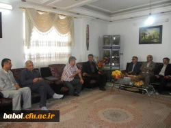 حضور معاون توسعه مدیریت و منابع دانشگاه فرهنگیان  و همکاران در دیدار با خانواده ی محترم همکار ایثارگر و جانباز آقای ابراهیم خیراله زاده