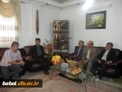 حضور معاون توسعه مدیریت و منابع دانشگاه فرهنگیان  و همکاران در دیدار با خانواده ی محترم همکار ایثارگر و جانباز آقای ابراهیم خیراله زاده