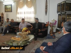 حضور معاون توسعه مدیریت و منابع دانشگاه فرهنگیان  و همکاران در دیدار با خانواده ی محترم همکار ایثارگر و جانباز آقای ابراهیم خیراله زاده