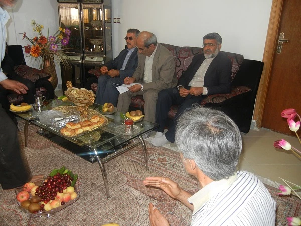 حضور معاون توسعه مدیریت و منابع دانشگاه فرهنگیان  و همکاران در دیدار با خانواده ی محترم همکار ایثارگر و جانباز آقای ابراهیم خیراله زاده