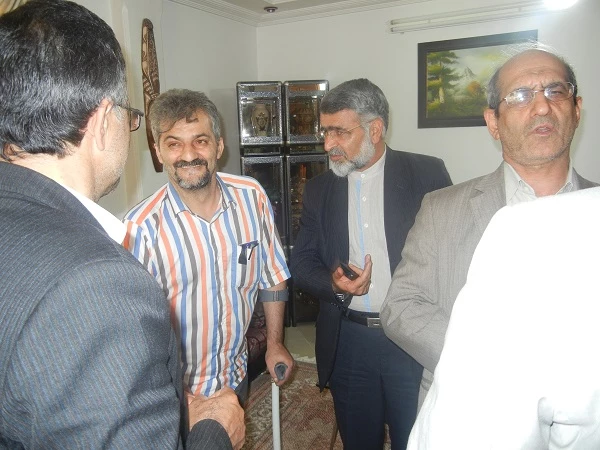 حضور معاون محترم توسعه مدیریت و منابع دانشگاه فرهنگیان  و همکاران برای دیدار با خانواده ی محترم همکار ایثارگر و جانباز مرکز آقای ابراهیم خیراله زاده