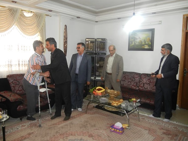 حضور معاون توسعه مدیریت و منابع دانشگاه فرهنگیان در دیدار با خانواده محترم آزاده و جانباز مرکز آقای ابراهیم خیراله زاده