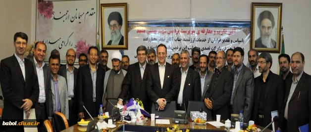 دکتر مهر محمدی در آیین معارفه ی سرپرست پردیس شهید بهشتی مشهد:


ایجاد فرصت های آزاد اندیشی دانشجو معلمان، از مطالبات جدی دانشگاه فرهنگیان است
 2