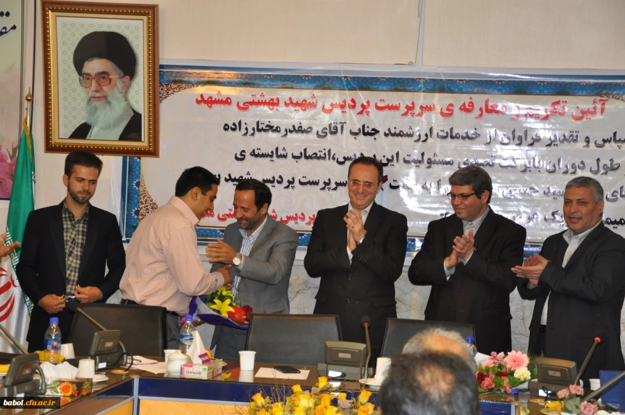 دکتر مهر محمدی در آیین معارفه ی سرپرست پردیس شهید بهشتی مشهد:


ایجاد فرصت های آزاد اندیشی دانشجو معلمان، از مطالبات جدی دانشگاه فرهنگیان است
 4