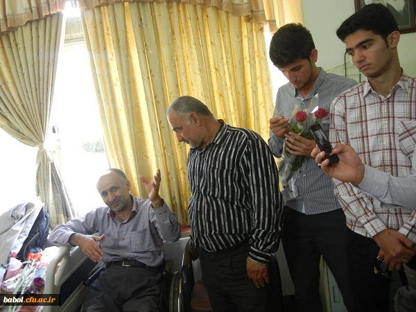 حضور مسئولین و دانشجویان در مرکز جانبازان