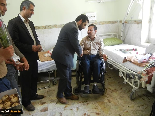 حضور مسئولین و دانشجویان در مرکز جانبازان