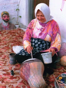 بازدید از موزه بانو مکرمه قنبری (نقاش بی سوادی که به شهرت جهانی رسید.)