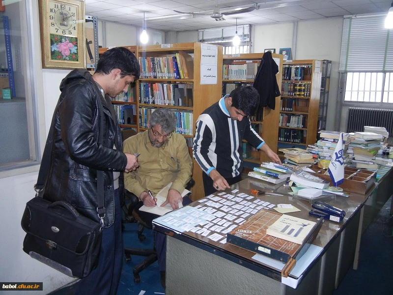 فعالیت های مسئول کتابخانه و دانشجویان در کتابخانه بر اساس شیوه جدید کد گزاری کتاب های مرکز