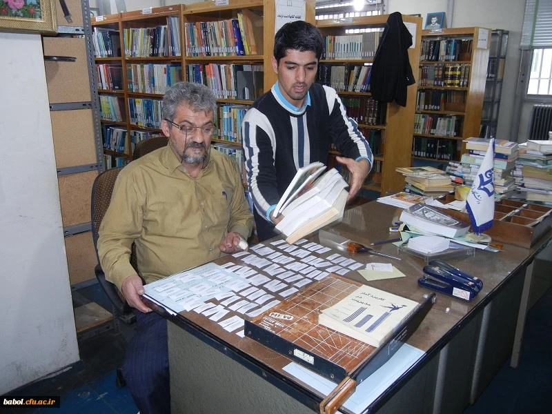 فعالیت های مسئول کتابخانه و دانشجویان در کتابخانه بر اساس شیوه جدید کد گزاری کتاب های مرکز