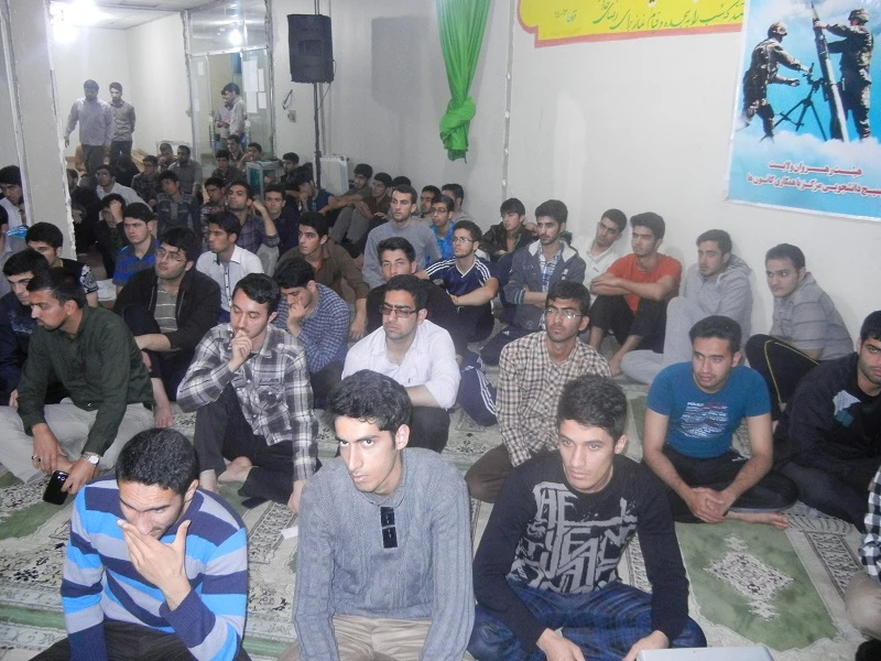 سلسله جلسات تریبون آزادبا موضوع انرژی هسته ای در خوابگاه شهید علامه زاده مرکز