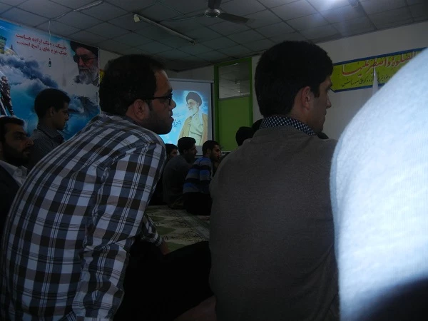 سلسله جلسات تریبون آزادبا موضوع انرژی هسته ای در خوابگاه شهید علامه زاده مرکز