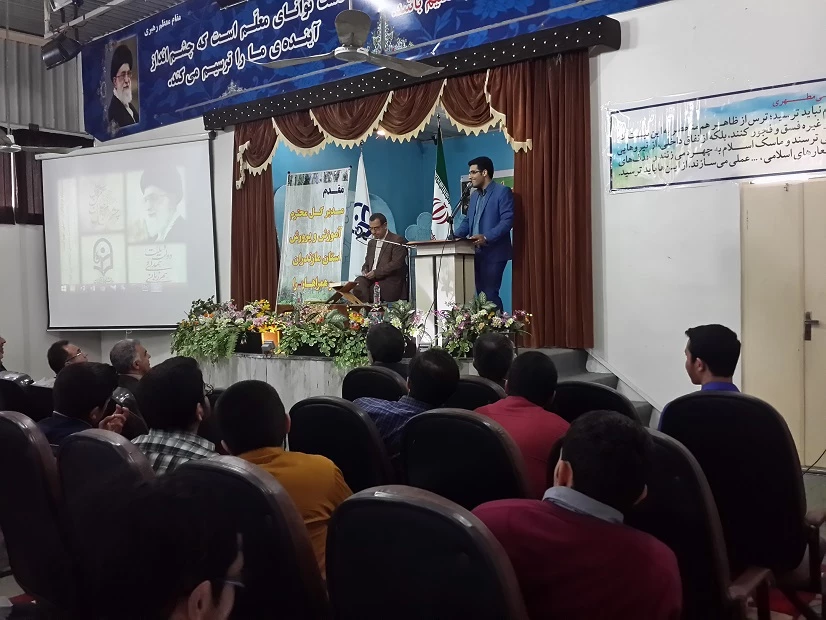 آیین گرامی داشت هفته معلم و تجلیل از دانشجویان برتر علمی