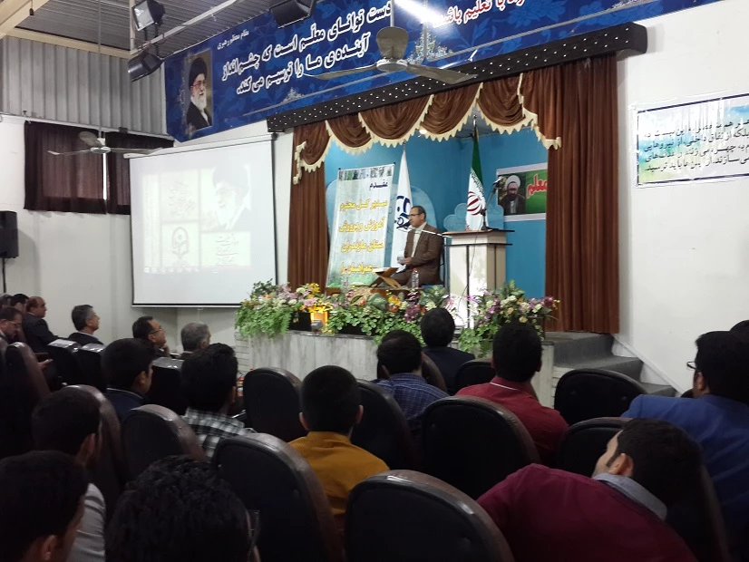 آیین گرامی داشت هفته معلم و تجلیل از دانشجویان برتر علمی