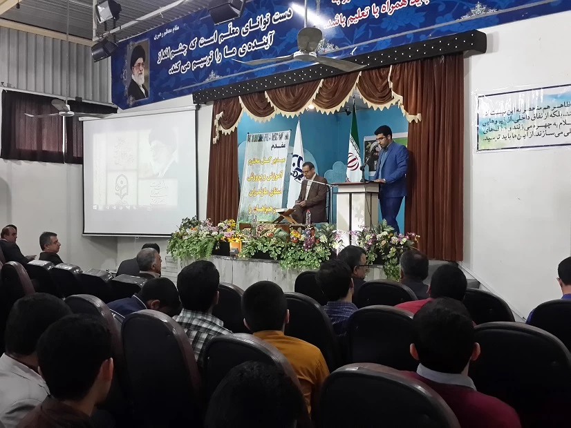 آیین گرامی داشت هفته معلم و تجلیل از دانشجویان برتر علمی