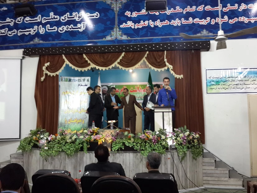 آیین گرامی داشت هفته معلم و تجلیل از دانشجویان برتر علمی