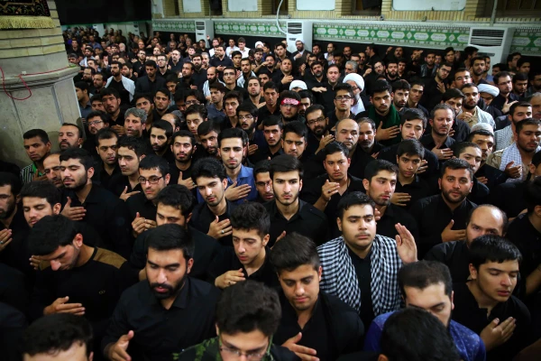 همزمان با دهه محرم عزاداری جمعی از دانشجویان و مسئولین مرکز شهید رجائی بابل در محضر رهبر معظم انقلاب در حسینیه امام خمینی 4