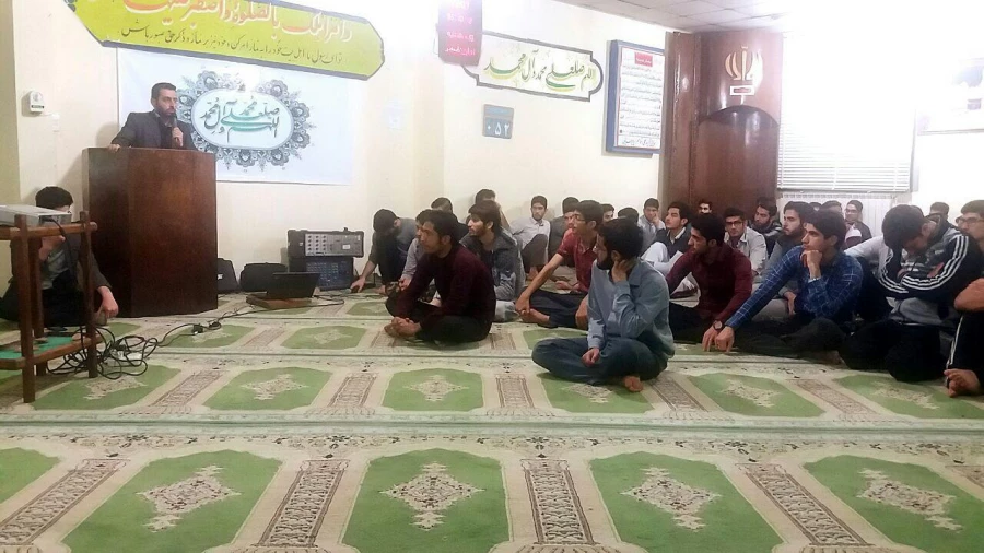 مناظره ی دانشجویی به مناسبت نه دی ماه