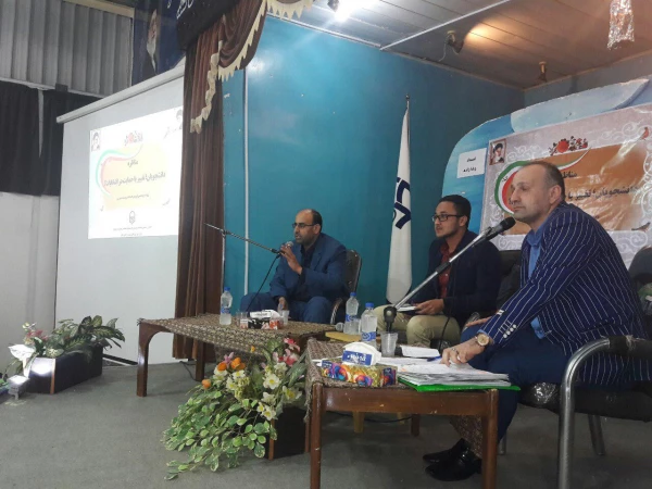 مناظره سیاسی در مرکز