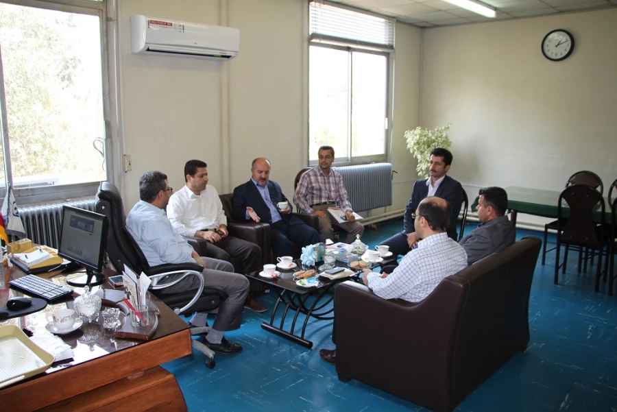 نشست صمیمی مسئول محترم نظارت و ارزیابی  و پژوهش مدیریت امور پردیس های استان با کارکنان مرکز