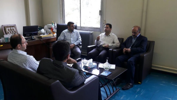 نشست صمیمی مسئول محترم نظارت و ارزیابی  و پژوهش مدیریت امور پردیس های استان با کارکنان مرکز