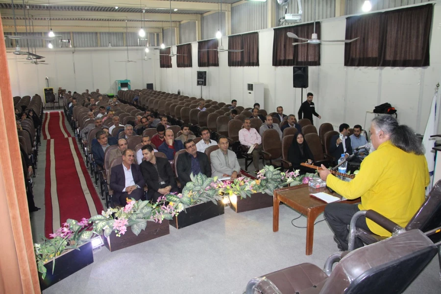 برگزاری دومین همایش مدیران میزبان دانش آموختگان دانشگاه فرهنگیان  و اجرای موسیقی اصیل ایرانی توسط استاد حیدرپور