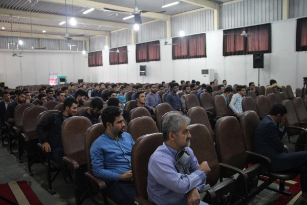 نشست مشترک مسئولین دانشگاه با دانشجو معلمان مرکز