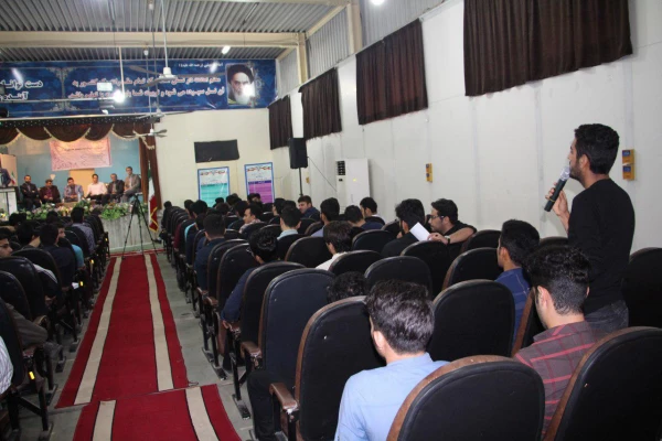 نشست مشترک مسئولین دانشگاه با دانشجو معلمان مرکز