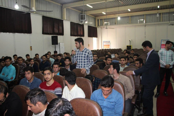 نشست مشترک مسئولین دانشگاه با دانشجو معلمان مرکز