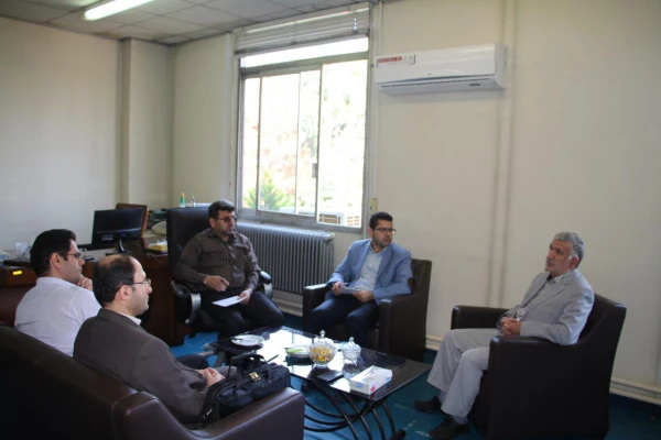 جلسه مسئولین با کارشناسان مشاوره