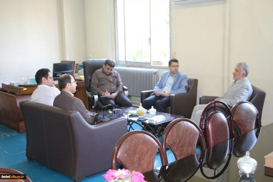 جلسه مسئولین با کارشناسان مشاوره