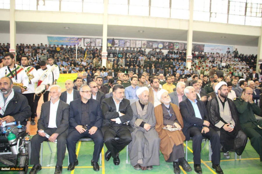 ضور مسئولین دانشگاه و دانشجویان در روز  ملی مبارزه با استکبار جهانی