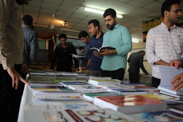نمایشگاه کتاب جدیدالتالیف در مرکز