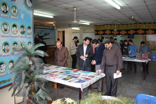 نمایشگاه کتاب جدیدالتالیف در مرکز